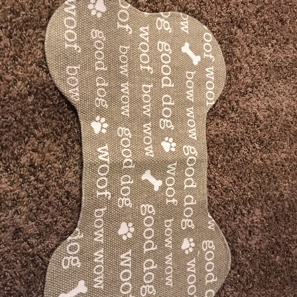 Mat for dog bowls